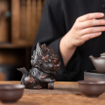 Tea pet met Chinese eenhoorn van aardewerk
