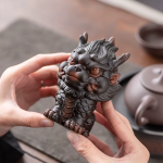 Tea pet met Chinese eenhoorn van aardewerk