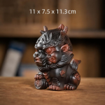 Tea pet met Chinese eenhoorn van aardewerk — Zwartbruin