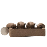 Tea pet met vier varkens van paarse klei