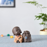 Tea pet monnik van paarse klei — 8,6 × 7,6 cm