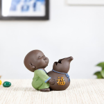 Tea pet monnik van paarse klei — 9 × 7,5 cm