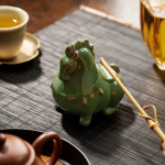 Tea pet paard van geglazuurd keramiek