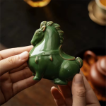 Tea pet paard van geglazuurd keramiek