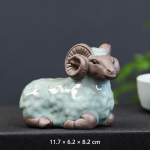 Tea pet schaap van keramiek voor thee — Liggend, taupekleurige kop met hoorns