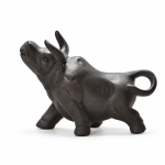 Tea pet van aardewerk met reliëfsculpturen — Op vier poten met lange hoorns