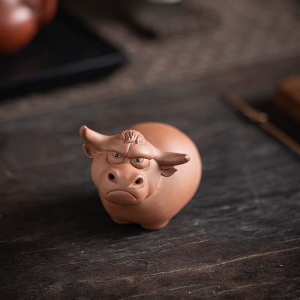 Tea pet van paarse klei, handgemaakt