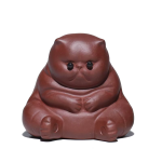 Tea pet van paarse klei in kattenvorm — Roodbruin