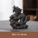 Tea pet van paarse klei met dierenfiguren — Draak