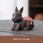 Tea pet van paarse klei met dierenfiguren — Zittend konijn