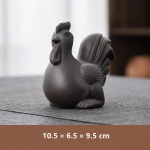 Tea pet van paarse klei met dierenfiguren — Zittende haan