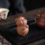 Tea pet-varken uit de Chinese dierenriem van aardewerk
