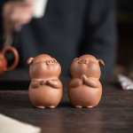 Tea pet-varken uit de Chinese dierenriem van aardewerk