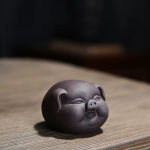 Tea pet varken van keramiek — Donker grijsbruin