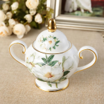 Theeservies met cameliadecor van beenderporselein