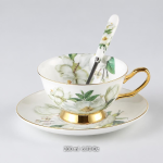 Theeservies met cameliadecor van beenderporselein — Koffiekopje