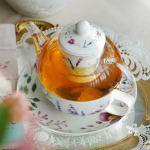 Theeservies met glazen theepot en blauw konijn