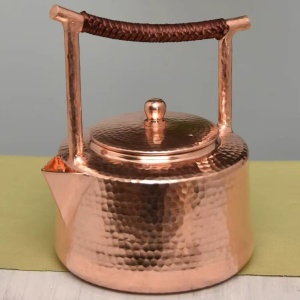Vintage koperen theepot met hamerslag