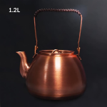Vintage koperen waterketel in roodkoper