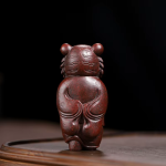 Yixing tea pet in de vorm van een tijger van zisha-klei