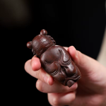 Yixing tea pet in de vorm van een tijger van zisha-klei