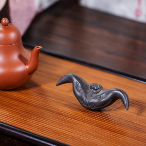 Yixing tea pet in de vorm van een vleermuis