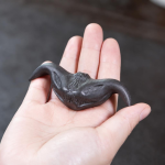 Yixing tea pet in de vorm van een vleermuis