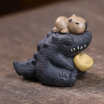 Yixing tea pet met capibara op een krokodil
