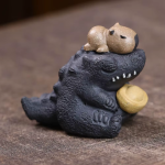 Yixing tea pet met capibara op een krokodil