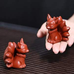 Yixing tea pet met een vos met negen staarten