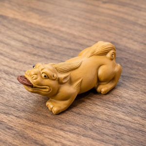 Yixing tea pet met fantasiewezen