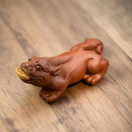 Yixing tea pet met fantasiewezen — Terracotta