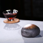 Yixing tea pet met gestileerd gezicht