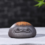 Yixing tea pet met gestileerd gezicht