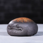 Yixing tea pet met gestileerd gezicht
