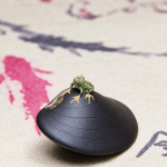 Yixing tea pet met groene kikker