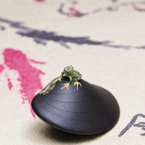 Yixing tea pet met groene kikker