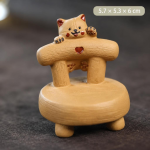 Yixing tea pet met kat op miniatuurstoel — Staande kat
