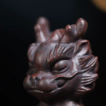 Yixing tea pet met zittende draak