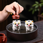 Zittende tijger tea pet van Yixing-klei